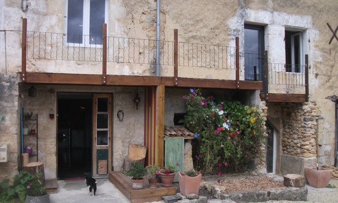 Chire-en-Montreuil House | Cozy Room with Kitchen in a Serene Setting - 10/10 Rated