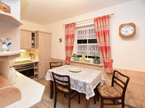 Oelsnitz/Erzgeb. Apartment | Quiet Comfort in Oelsnitz, cleaning included