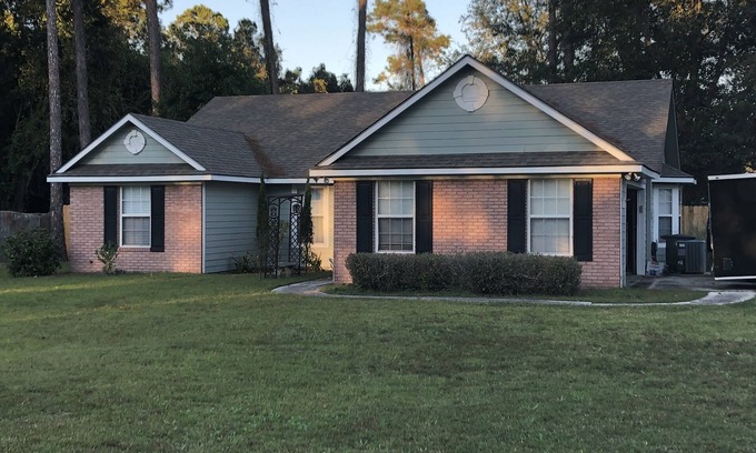 Kingsland House | Cozy Home Near Base & I95 with Breakfast Included