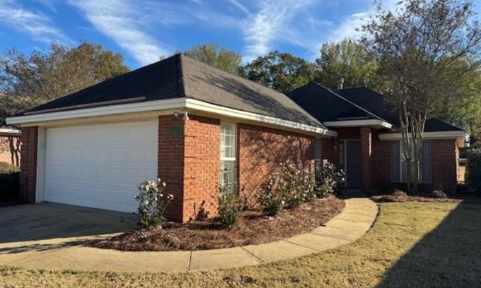 Gunter Afs House | Serene Gated Retreat in East Montgomery with Family Amenities