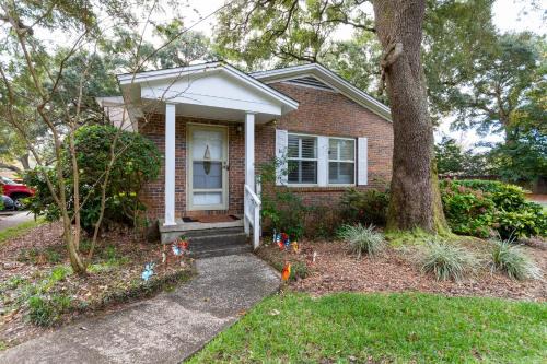 Northeast Pensacola Apartment | Relaxing Condo Near Downtown Pensacola with Pool & Spa