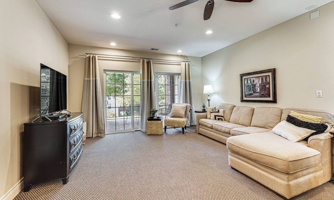 Branson Condo | Quiet Condo w/Patio: 3 Mi to Dtwn Branson!