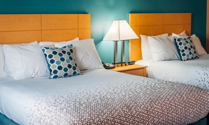 Brooklyn Hotel | Peaceful Stay at Quiet Corner Inn: 9/10 Guest Rated