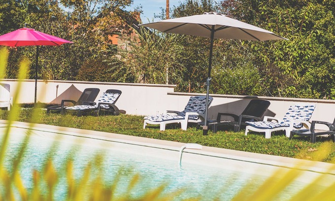 Hautefort House | Tranquil Cottage Retreat with Ocean View & Pool Access