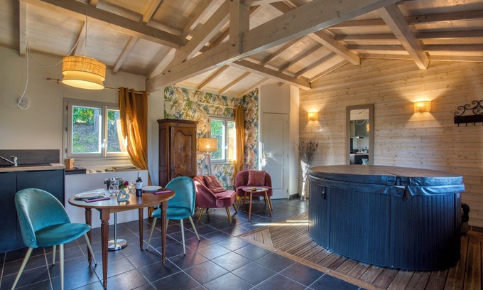 Saint-Cybranet Ski Chalet | Quiet cottage with private indoor spa near Sarlat