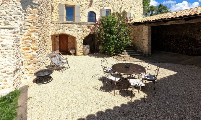Sault House | Quiet cottage with a view of Mont Ventoux in the middle of lavender fields