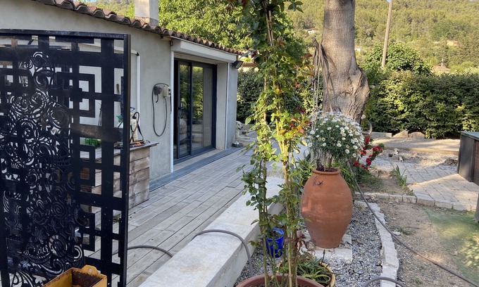 Draguignan Villa | Idyllic Cottage Retreat with Garden and Ocean Views