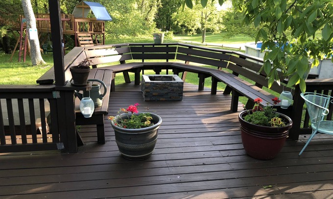Town of Clermont House | Relaxing Country Escape with Pool, Hot Tub & Theatre