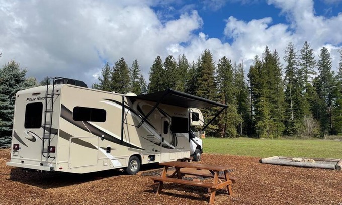 Hayden House | Tranquil Rimrock Retreat: Child-Friendly Getaway Awaits