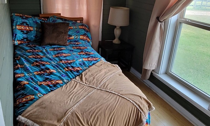 Woodville Cabin | Serene Rustic Cabin Retreat with Family & Pet-Friendly Amenities