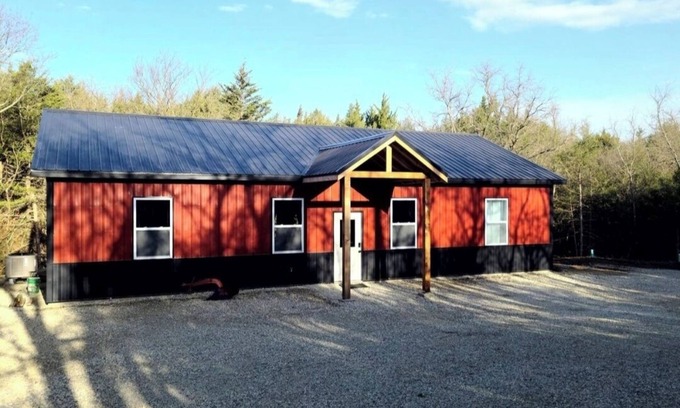 Chapman House | Tranquil Retreat Near Milford Lake for Family Getaways