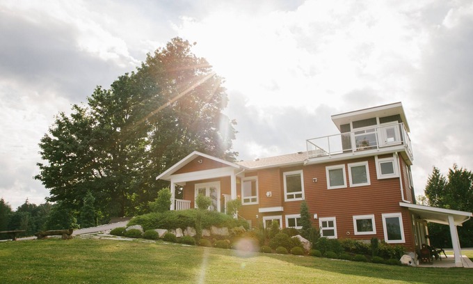 Bradner Apartment | Serene Countryside Escape with Spa and Family-Friendly Perks