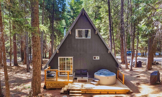 Shingletown Cabin | Cozy A-Frame Cabin with Spa Near Mount Lassen National Park