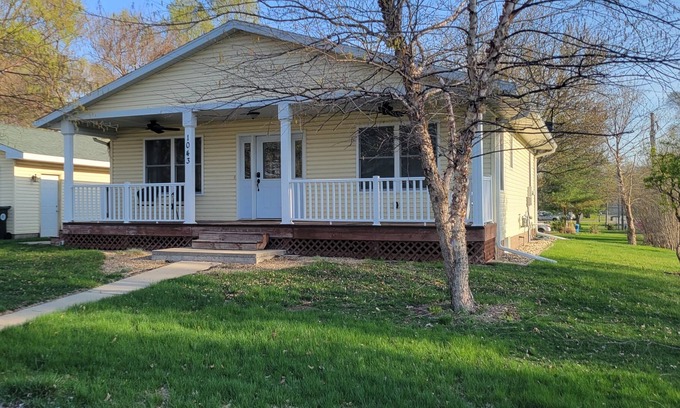 Evansdale House | Serene Home Away from Home with Pet-Friendly Amenities