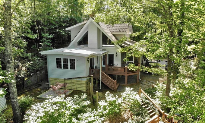 Sylva House | Quiet & Cozy Mountain Home on Greens Creek in Sylva