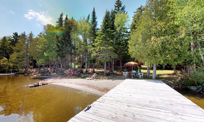Northeast Somerset Cabin | Peaceful Dog-Friendly Waterfront Retreat with Private Beach