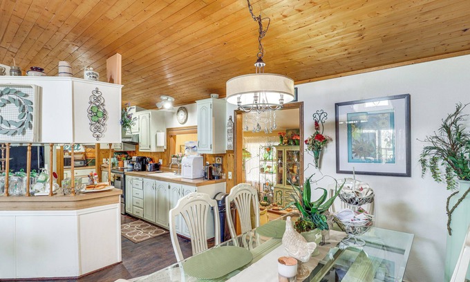 Dolan Springs Cottage | Quiet Dolan Springs Home w/Patio, Mountain Views!