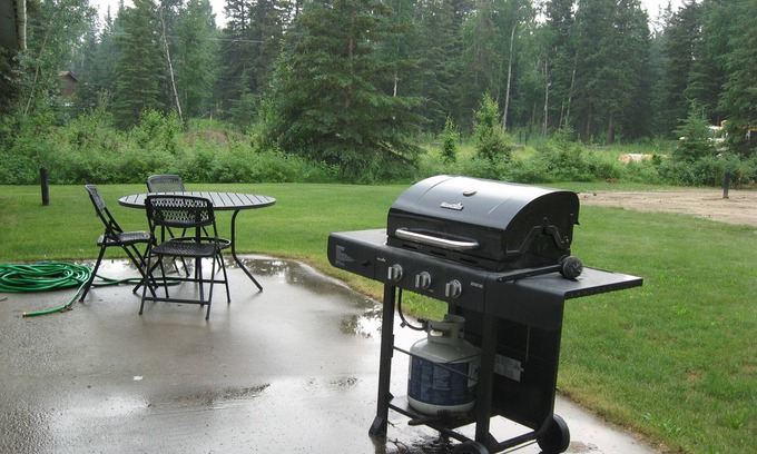 Delta Junction House | Tranquil Downtown Delta - Family-Friendly with Kitchen Access
