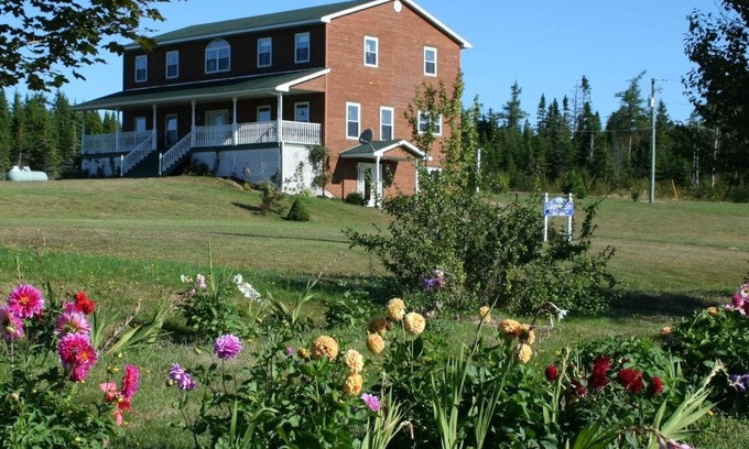 New Horton House | Tranquil Lakefront Retreat with Exceptional Guest Ratings