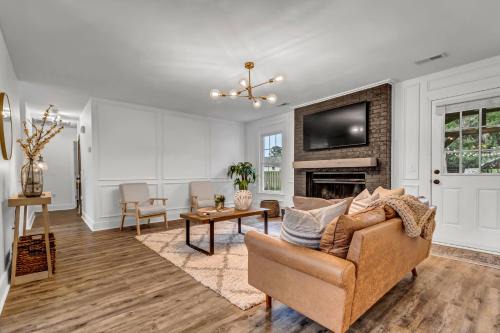 Kings Grant House | Tranquil Retreat in Wilmington: Family-Friendly Getaway