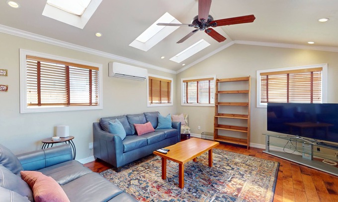 Bay Ho House | Family-Friendly Retreat in a Central, Quiet Neighborhood