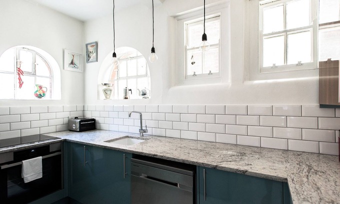 Westminster Apartment | Tranquil Flat with Kitchen in Westminster's Heart