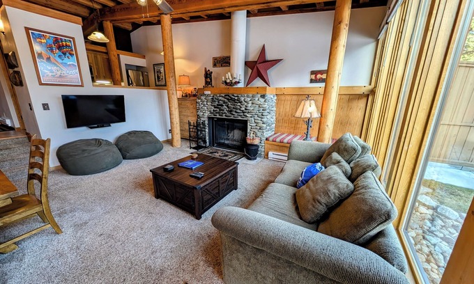 Keystone Condo | Idyllic Retreat with Stunning Mountain Views & Top Amenities