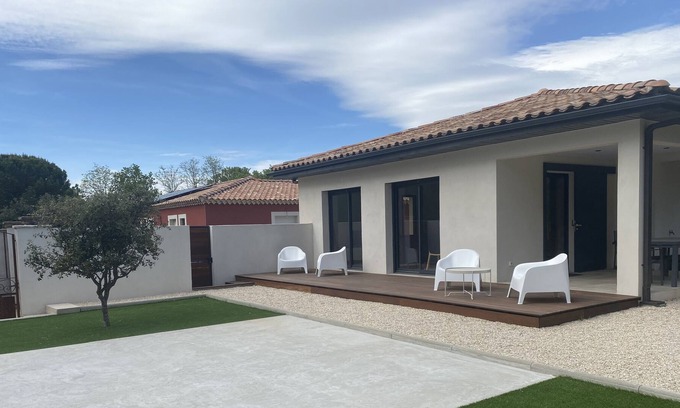 Saint-Laurent-des-Arbres House | quiet villa
