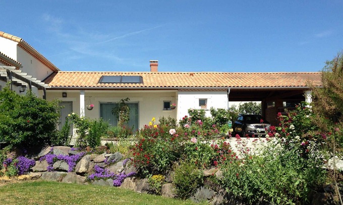 Talmont-Saint-Hilaire Cottage | Peaceful Gîte with Oceanview and Spa for Couples