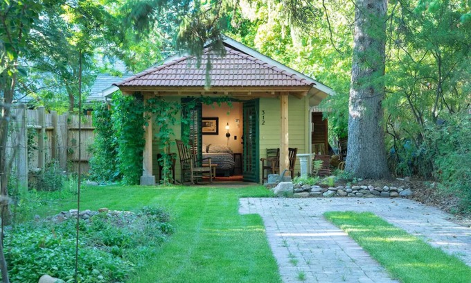 University District House | Serene Garden Bungalow in Vibrant University District