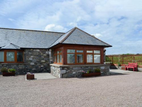 Newton Stewart House | Peaceful Retreat: 4-Star Stay with Family & Pet Amenities