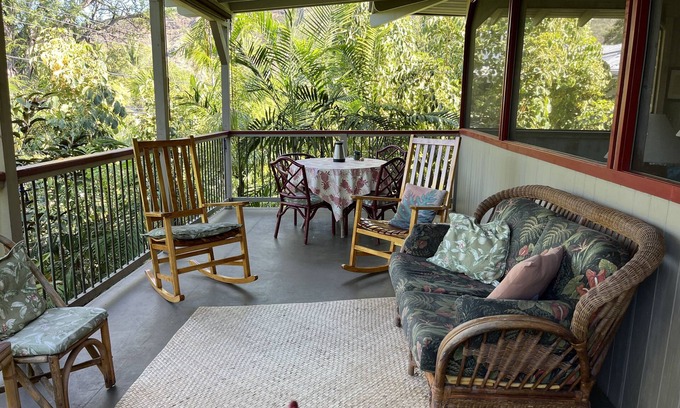 Honaunau-Napoopoo House | Tranquil Retreat Near Snorkeling Beach with Pool & Spa