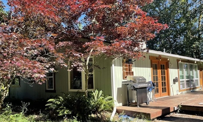 Parkwood House | Quiet Getaway in Port Orchard