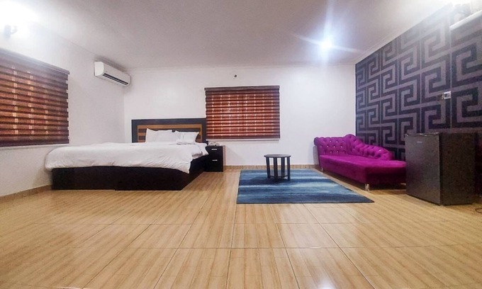 Ikeja Cabin | Relaxing Retreat in the Heart of Downtown