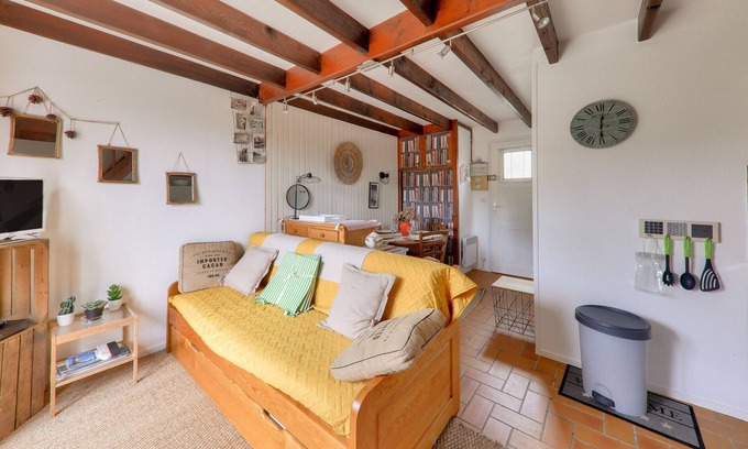 Sarzeau Ski Chalet | Serene Getaway with Pool, Steps from the Beach