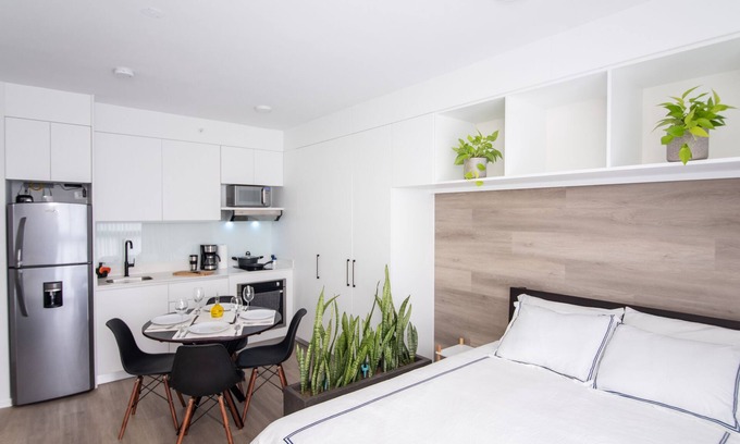 Barrio Escalante House | Serene Queen Bed Studio with Ocean View & Jacuzzi