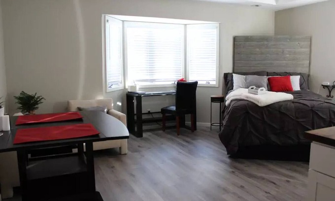 Lee's Summit Apartment | Tranquil Suite Steps from Historic Downtown Lee's Summit