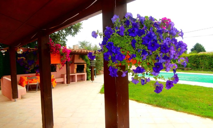 Labastide-Saint-Pierre House | Inviting House near Montauban with Pool & Ocean View