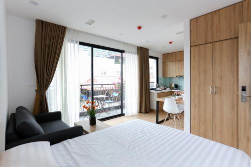 Nghia Đo Apartment | Eco-Friendly Retreat at Hoang Quoc Viet Hotel & Apartment