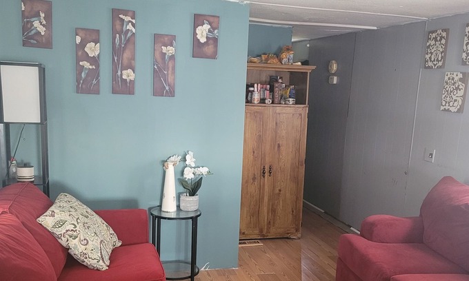 Ward County House | Quiet home 10 min from shopping