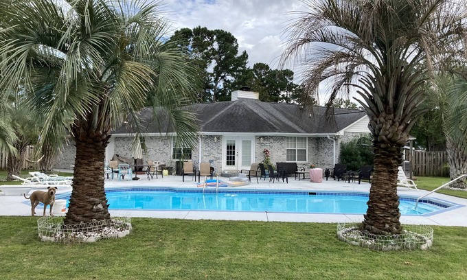 Socastee House | Tranquil Beachside Retreat with Private Pool and Ocean View