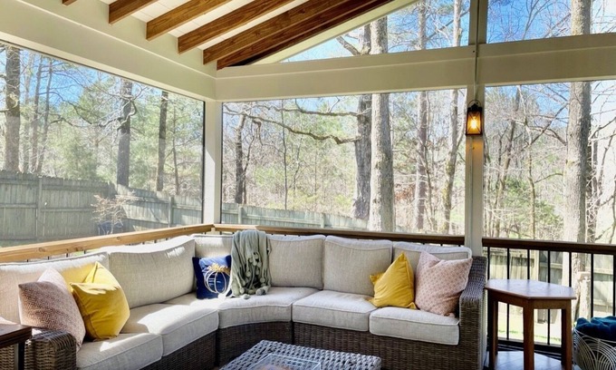 Oxford House | Serene Retreat in the Woods, Steps from Campus with Kitchen