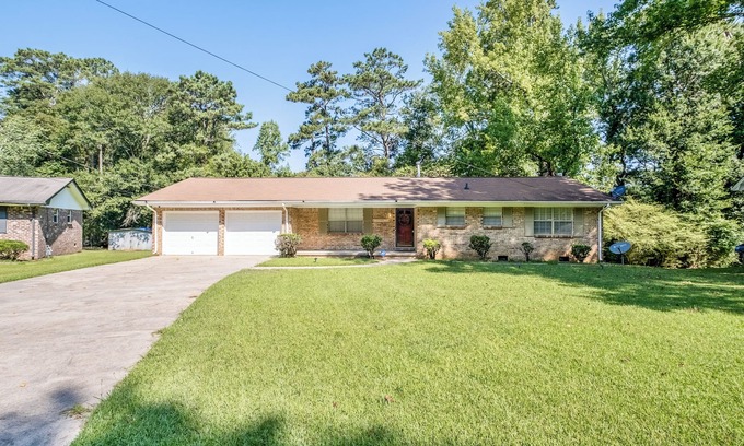 Ellenwood House | Tranquil Retreat Near Airport & Downtown Atlanta
