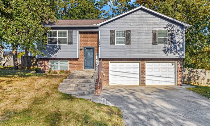Ashley Oaks House | Quiet home near area's attractions with firepit & work station - dog-friendly
