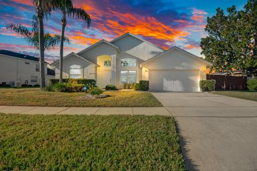 Lindfields Villa | Peaceful Retreat with Private Pool Near Disney Parks