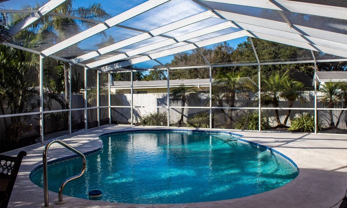 Largo House | Relaxing Retreat with Salt Water Pool Near Largo Golf Course