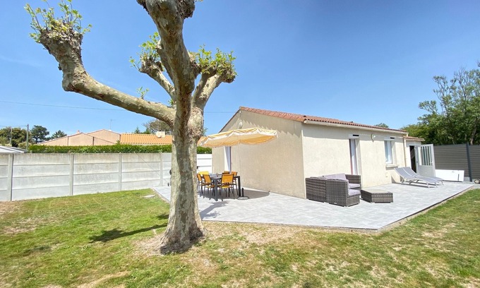 Bretignolles-sur-Mer House | Pet-Friendly Villa in Bretignolles-sur-Mer for 4 Guests