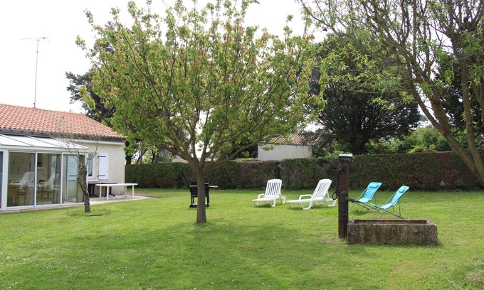 Meschers-sur-Gironde House | Cozy Retreat: Steps from the Beach with Ocean Views