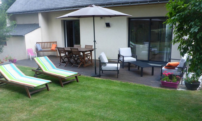 Pluneret House | Serene Retreat 1km from Gulf of Morbihan with Ocean View
