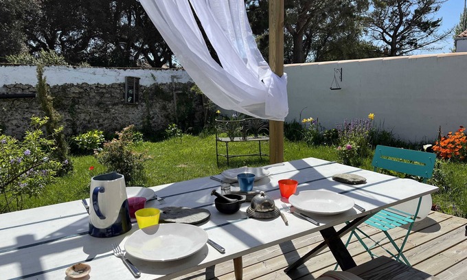 L'Epine House | Tranquil Oceanfront Retreat with Family-Friendly Amenities